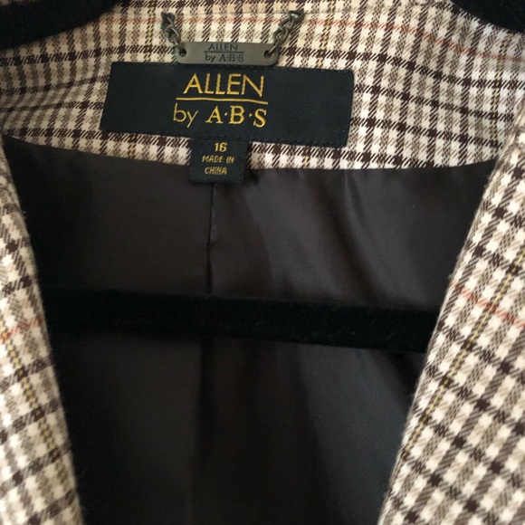 Blazer - Picture 2 of 2